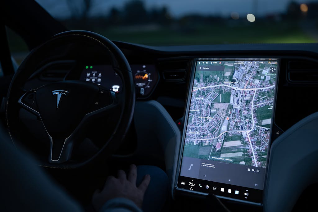 Imagen actual: Explore the advanced touchscreen navigation in a modern electric vehicle's sleek interior at night.